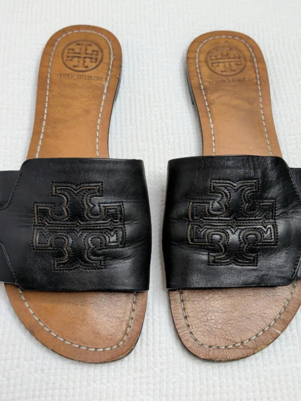 TORY BURCH Melinda Slide Sandal Size 8M Black Leather Embossed Logo Stacked Heel